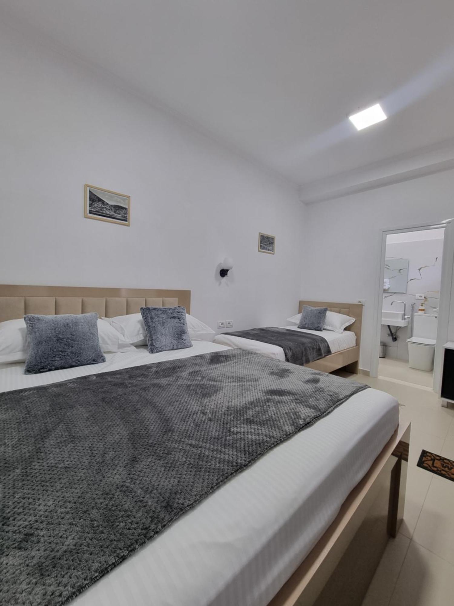 Guest House Mario Berat Exteriér fotografie